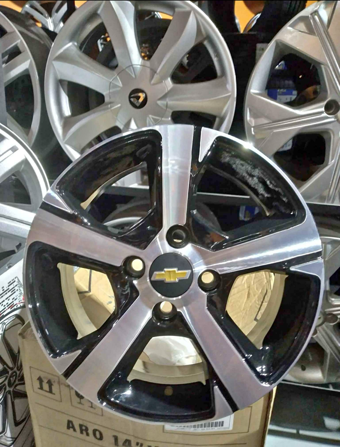 Jogo de Rodas Chevrolet Aro 14 Esportiva  Modelo Preto Diamantado 4x100