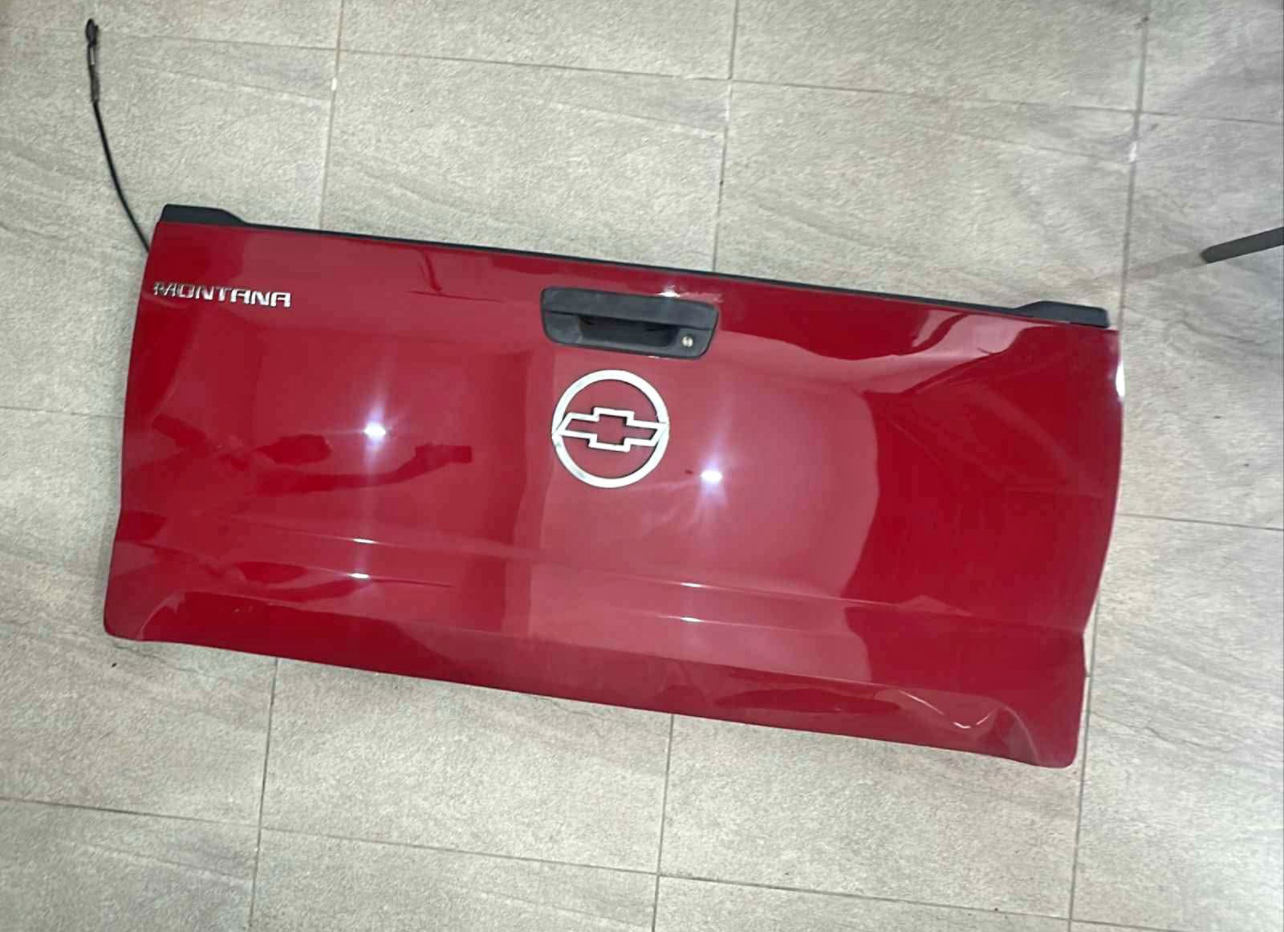 Tampa Traseira Chevrolet Montana  Original Vermelha Completa